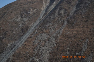 山间裸露岩石地貌景观