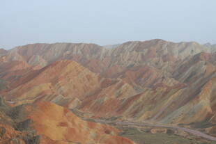 七彩山峦美景