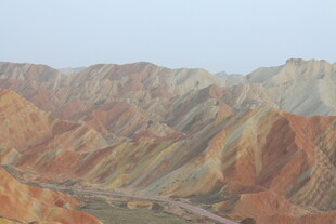 七彩山峦 大地绚丽画卷
