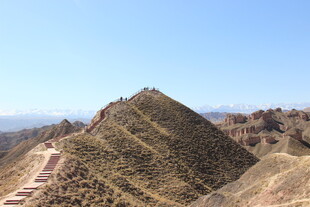 壮丽山景展现自然之美