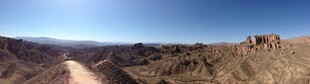 广阔旷野中的开阔风景