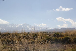 旷野远景 雪山隐现