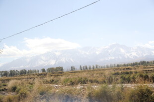 旷野远山风景图
