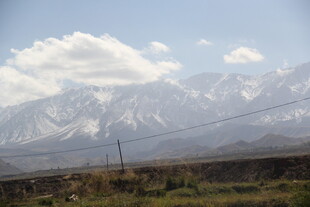 壮丽雪山远景画面