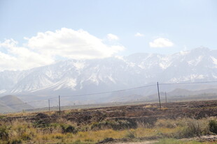 壮丽山脉远景风光