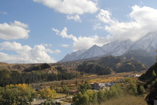 秋日山间美景