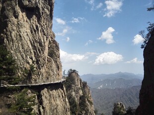 悬崖栈道 览壮丽山川美景