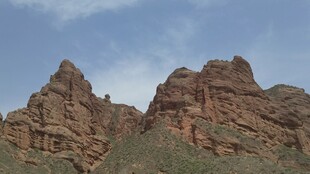壮丽红岩山峰景观