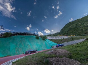 美丽湖畔公路景观