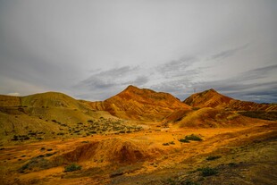 五彩斑斓的壮丽山地景观
