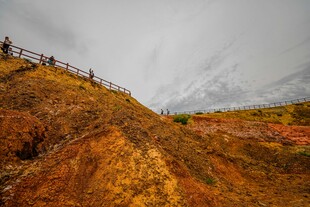 山间秋色 云雾缭绕美景