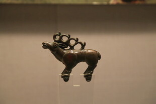 古代青铜小鹿造型饰品