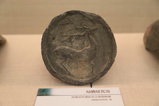 古代圆形雕刻文物展示