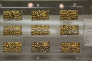 金色浮雕艺术展品展示