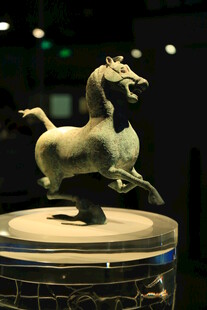 青铜奔马 灵动的古代艺术珍品