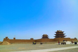 古城墙与楼阁的壮丽景致