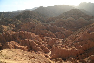 壮丽沙漠峡谷景观
