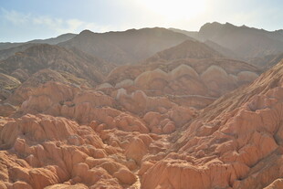 壮丽红色峡谷景观