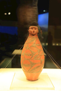 古代人形陶罐展示