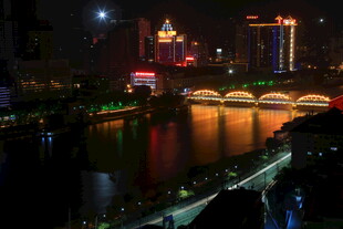 城市璀璨夜景河畔风光