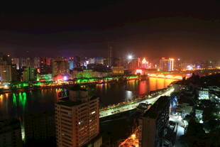 城市璀璨夜景俯瞰图
