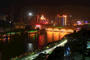 城市璀璨夜景河畔风光