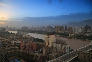 城市河畔日出全景风光