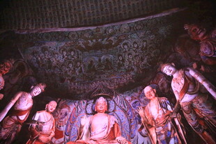 神秘古寺佛像场景