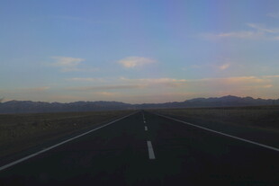 旷野公路 天边云霞美景