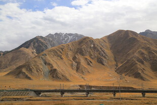 壮丽高原山脉风景