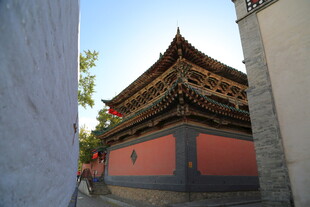 古巷中的中式传统建筑