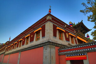 中式古建筑 红墙飞檐之美