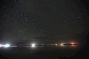 夜晚公路灯光夜景画面
