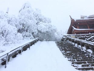 雪覆古建美景
