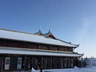 雪覆中式古建筑