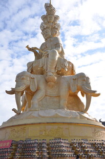 精美大象驮人雕塑