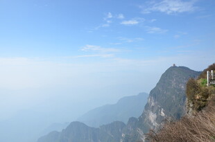 高山之巅壮丽风景