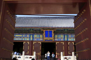 中式古建筑大门