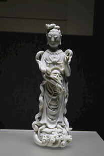 白玉雕观音像