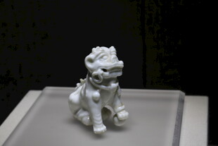 白色石狮子摆件