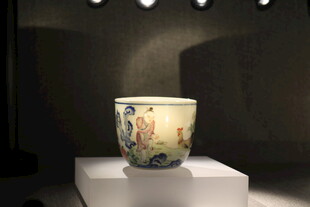 精美彩绘陶瓷杯