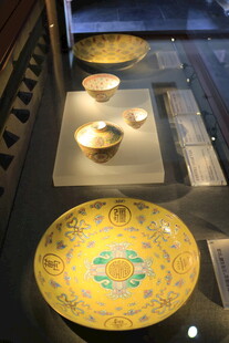 精美古代金瓷盘展示