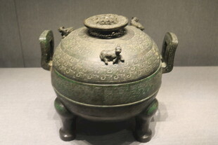 青铜双耳带盖三足古鼎
