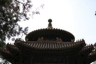 中式古建筑屋顶一角