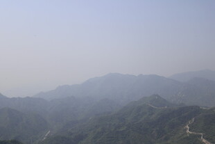 山峦叠嶂的壮阔景致