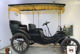 复古敞篷老式汽车