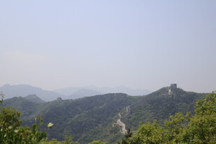 俯瞰雄伟壮观的万里长城