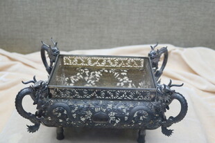 古典雕花金属装饰容器