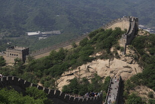 俯瞰雄伟壮观的万里长城