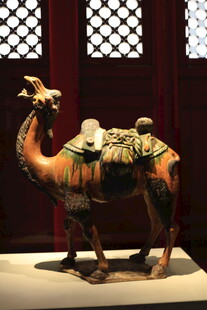 唐代彩绘骆驼陶俑